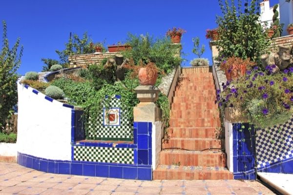 Do You Want a Garden That&rsquo;s Practical, Beautiful, or Both?​ 