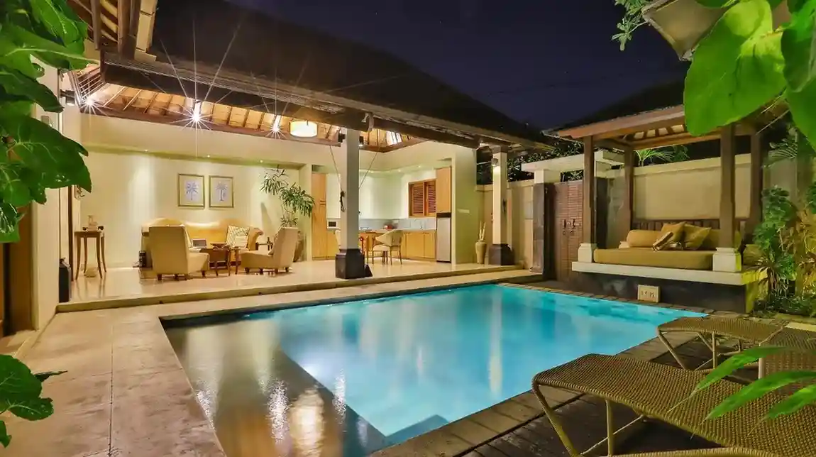 Luxury swimming pool installation