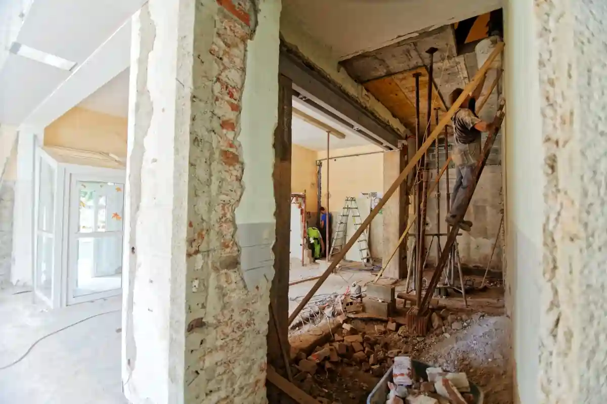 How Do VCT Builders Keep Your Renovation on Time and on Budget?